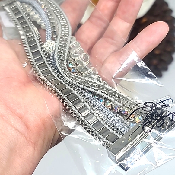 Victoria Emerson NIP $88 Multi-Strand Rhinestone cuff! Perfect Gift 🎁 - Picture 9 of 11